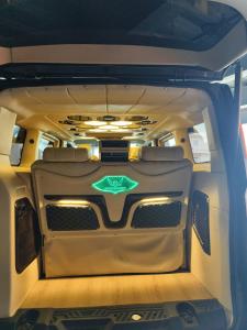 Ford Tourneo Limousine 2020 màu ghi xám nâng cấp Tủ lạnh, Ghế Massage, Cửa lùa điện, Gói Nội thất Thương gia cao cấp| Bến Thành Fordxe-ford-tourneo-limousine-ben-thanh-ford-8